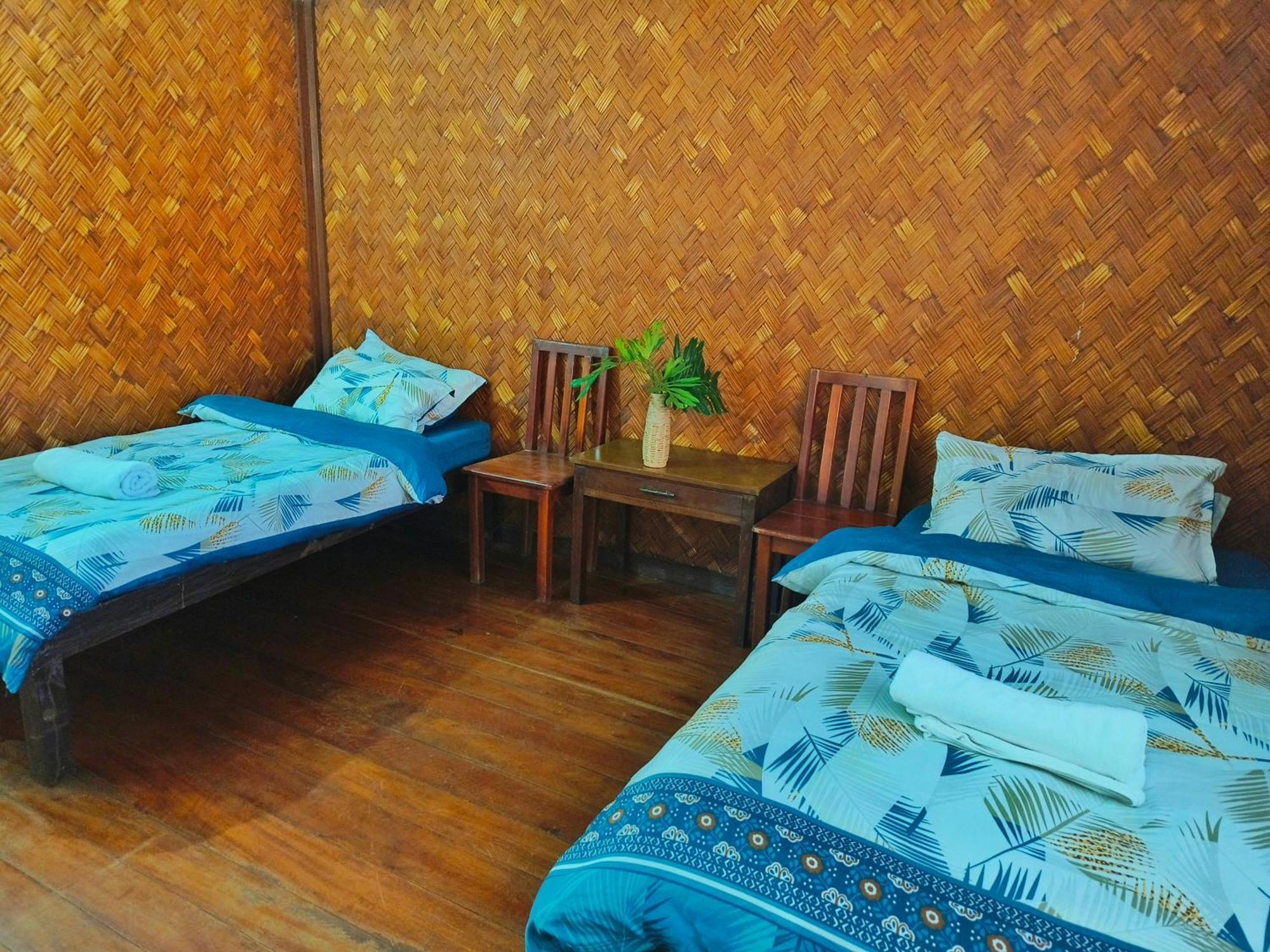 Lokal Hut Bed And Breakfast Puerto Princesa Buitenkant foto